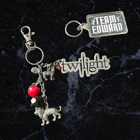 Twilight 15oz Mug plus 2 Key Chains - Picture 5 of 5